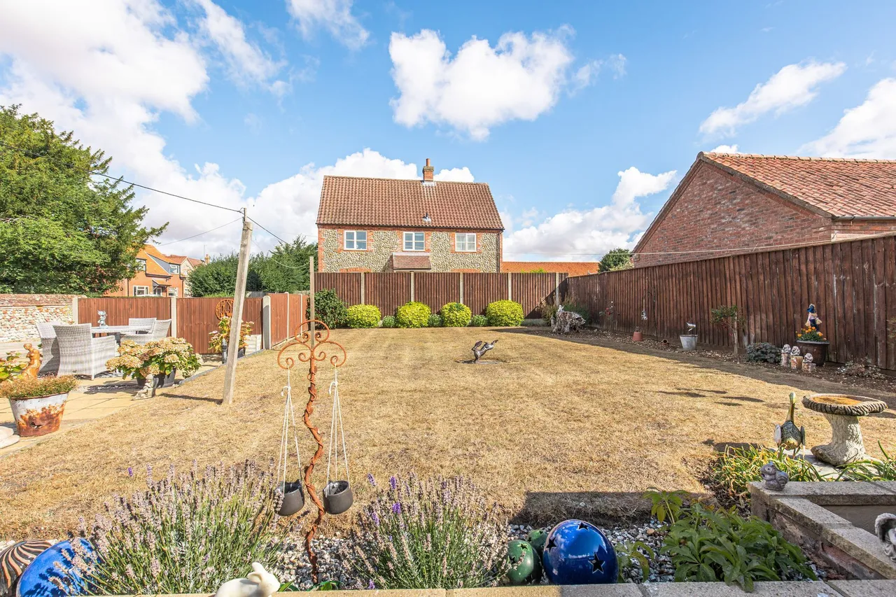 Detached Two Bedroom Cottage in Docking, photo 14