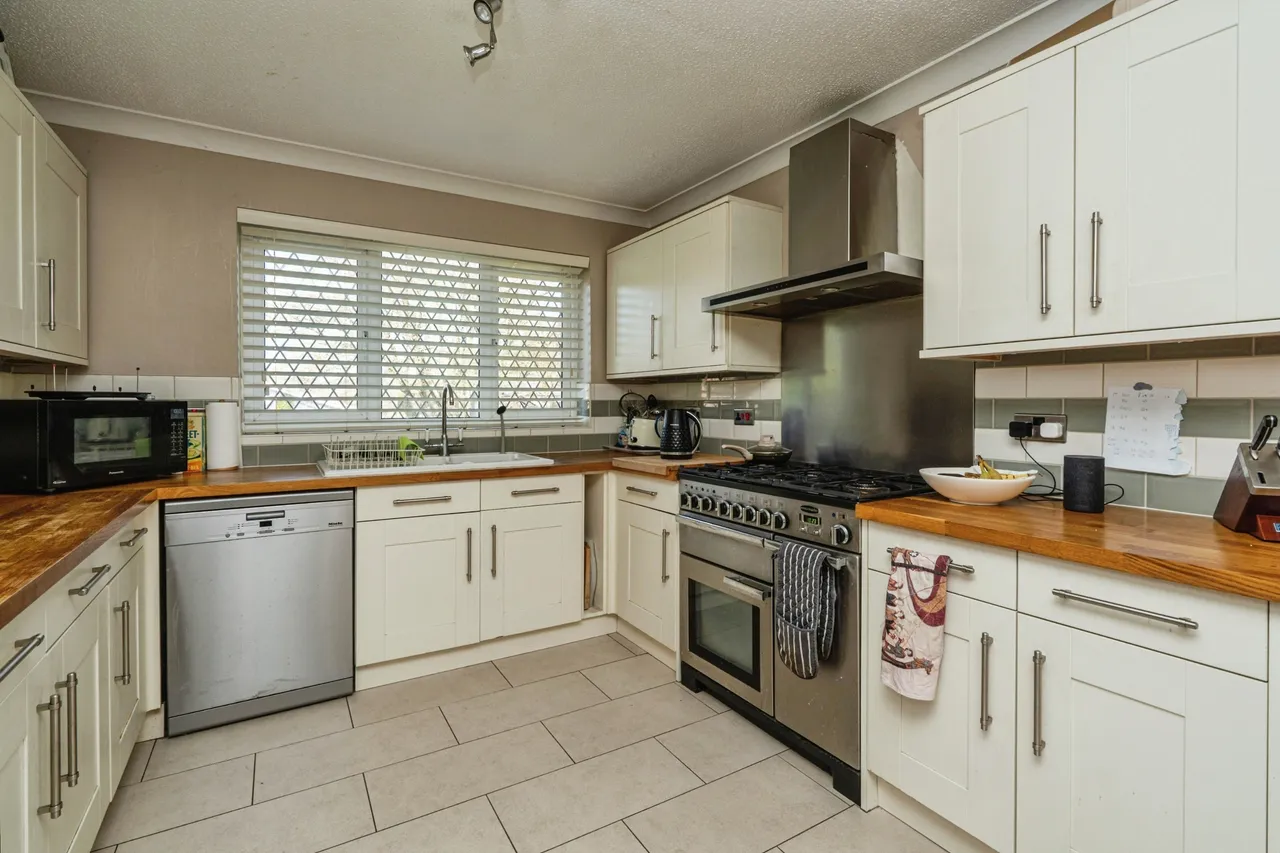 Grayshott Laurels, Lindford, photo 6