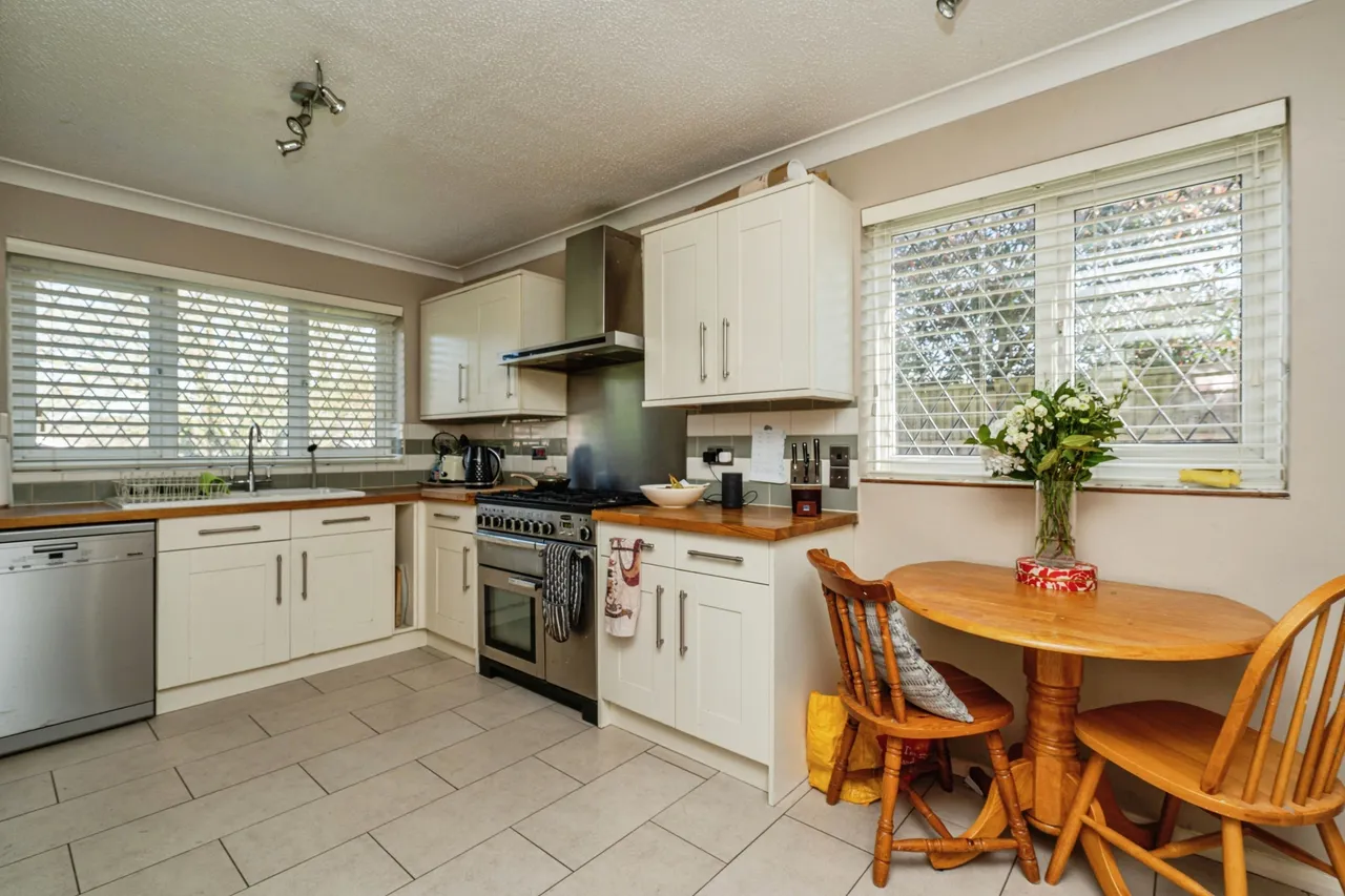 Grayshott Laurels, Lindford, photo 5