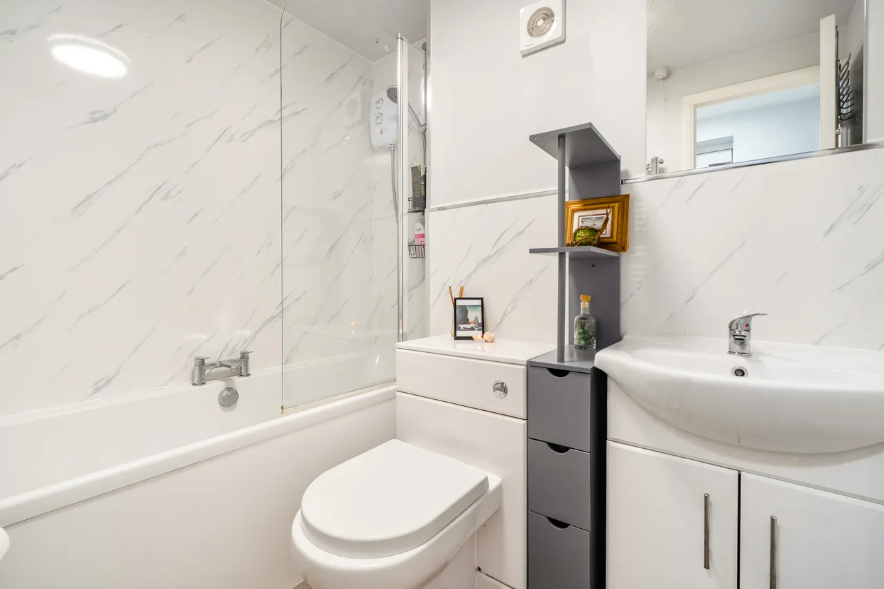 Wakefield Close, Byfleet, KT14, photo 9