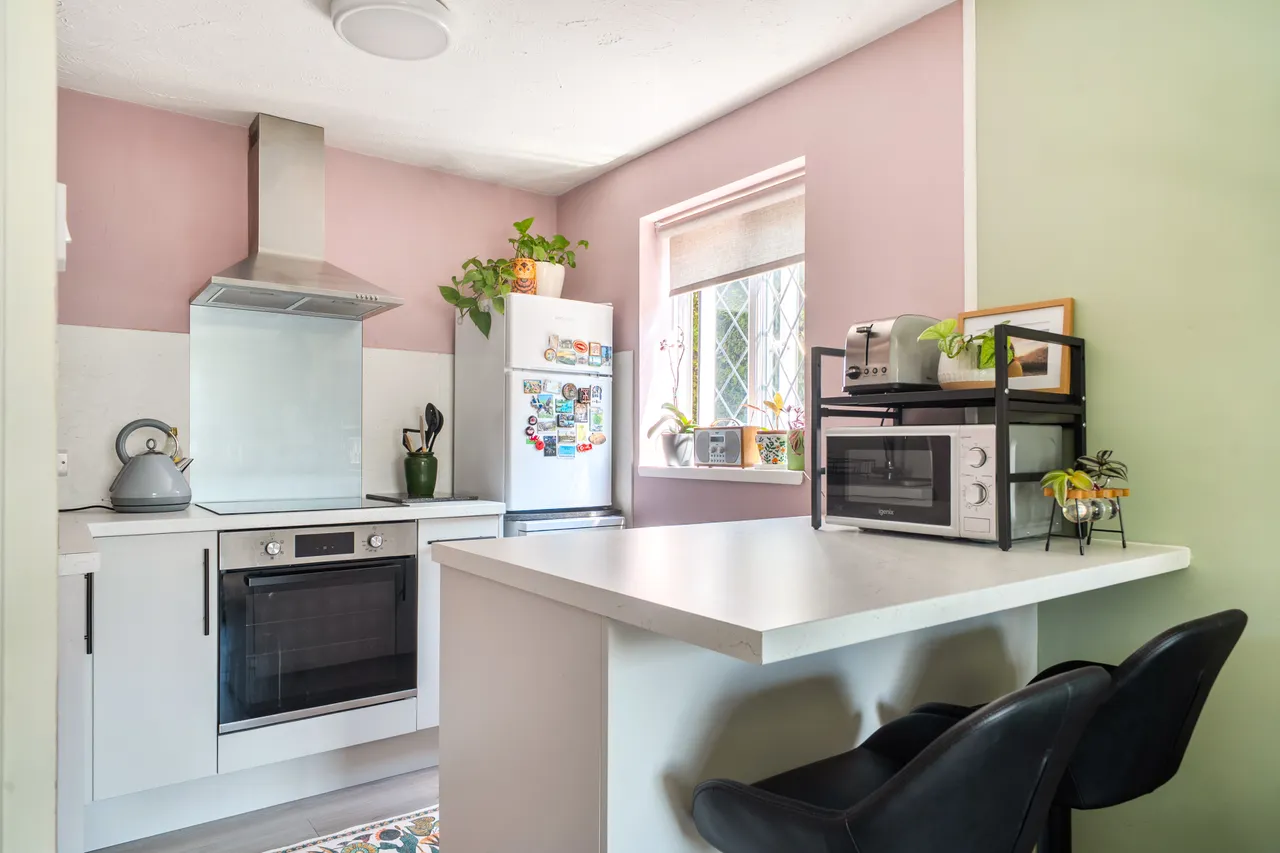 Wakefield Close, Byfleet, KT14, photo 3