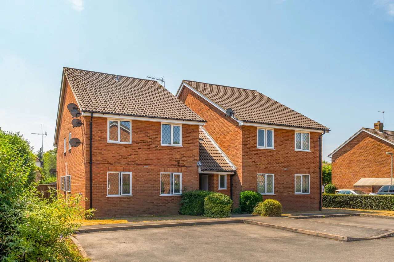 Wakefield Close, Byfleet, KT14, photo 12