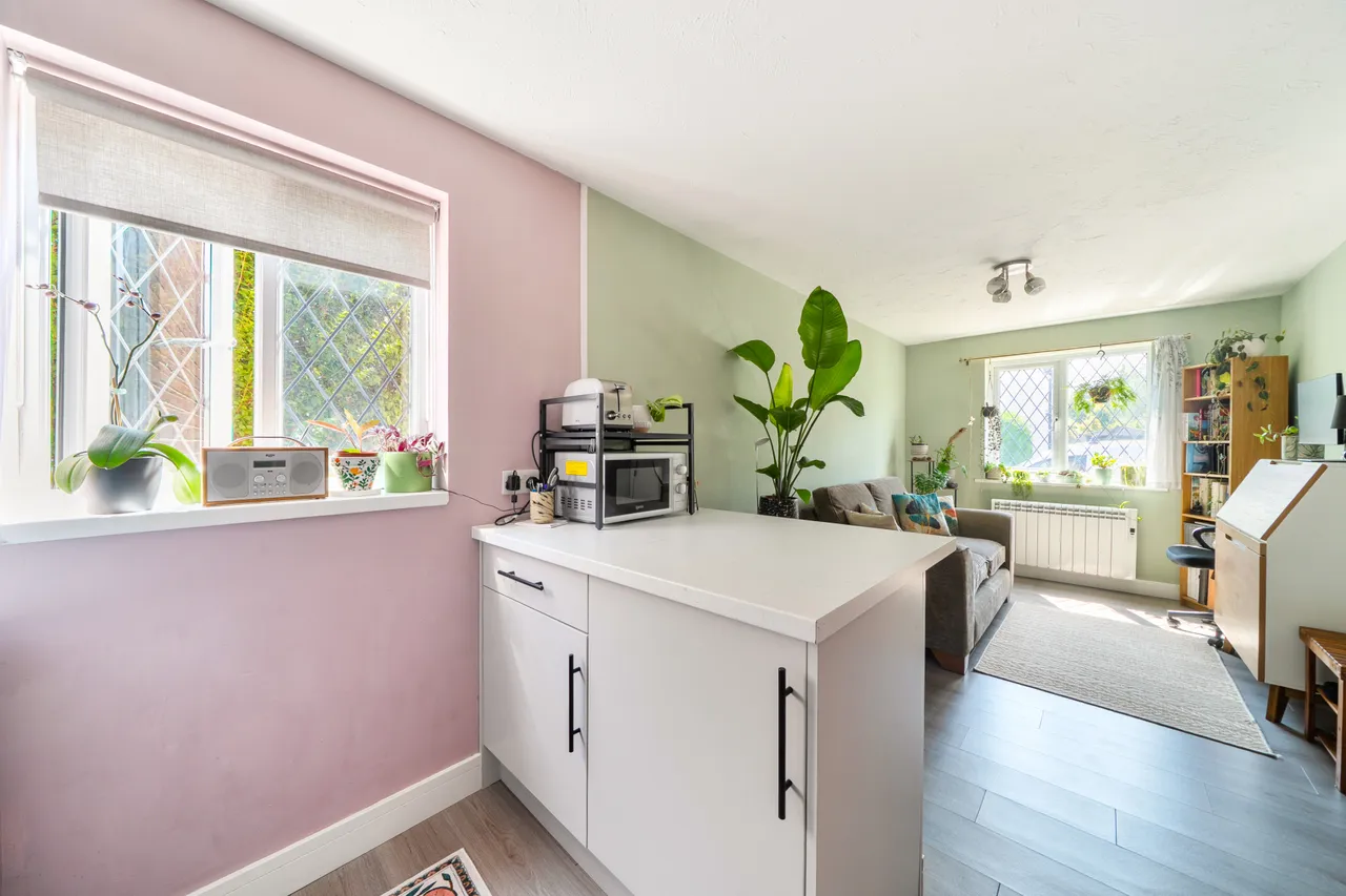 Wakefield Close, Byfleet, KT14, photo 5