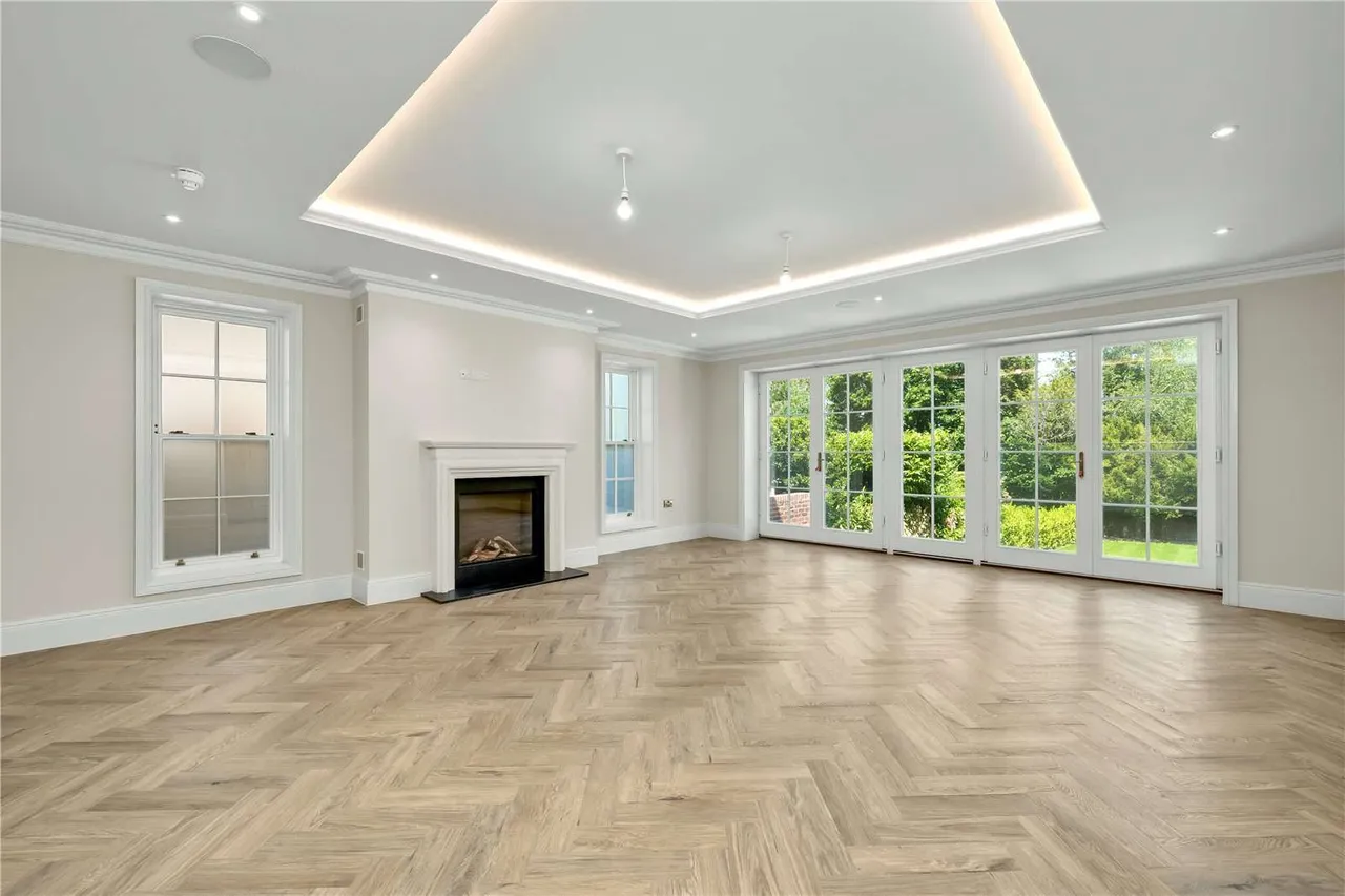 Wayneflete Tower Avenue, Esher, Surrey, KT10 8QG, photo 2
