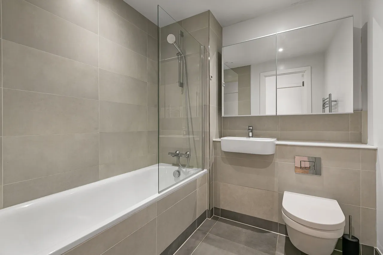 Commerce Road, Brentford, TW8, photo 11
