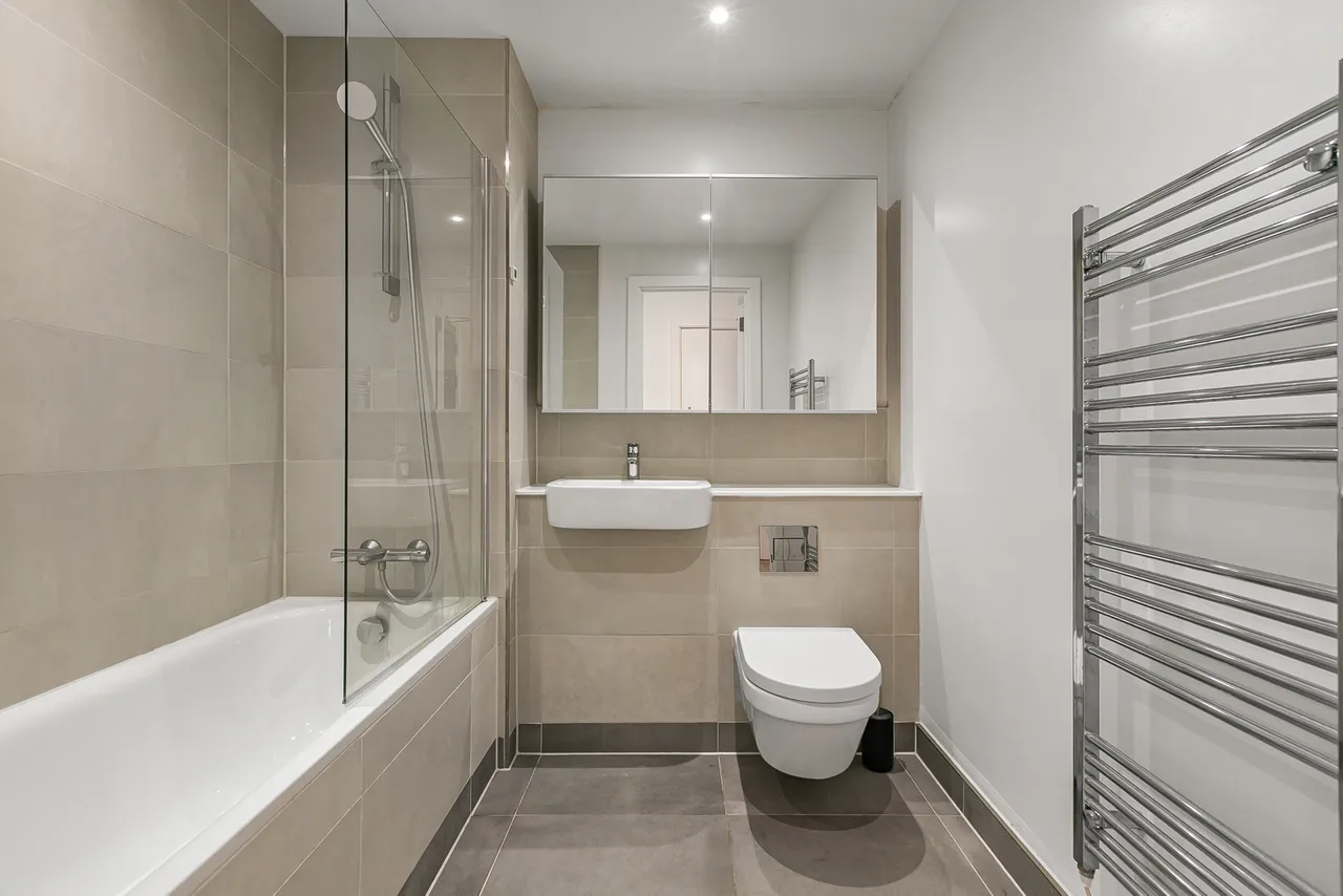 Commerce Road, Brentford, TW8, photo 12
