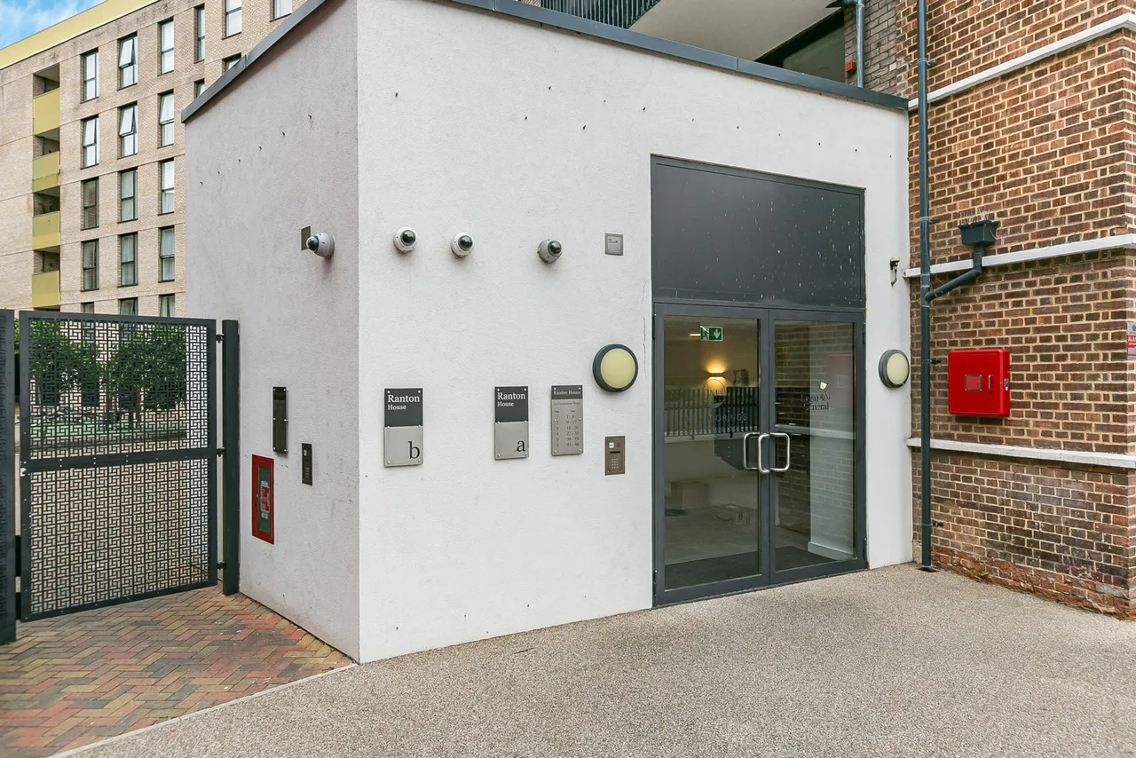 Commerce Road, Brentford, TW8, photo 13