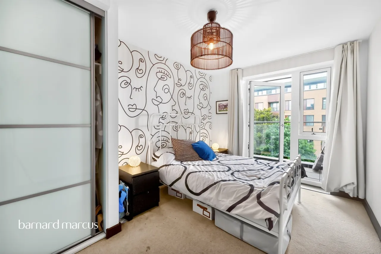 High Road, London, N20, photo 15