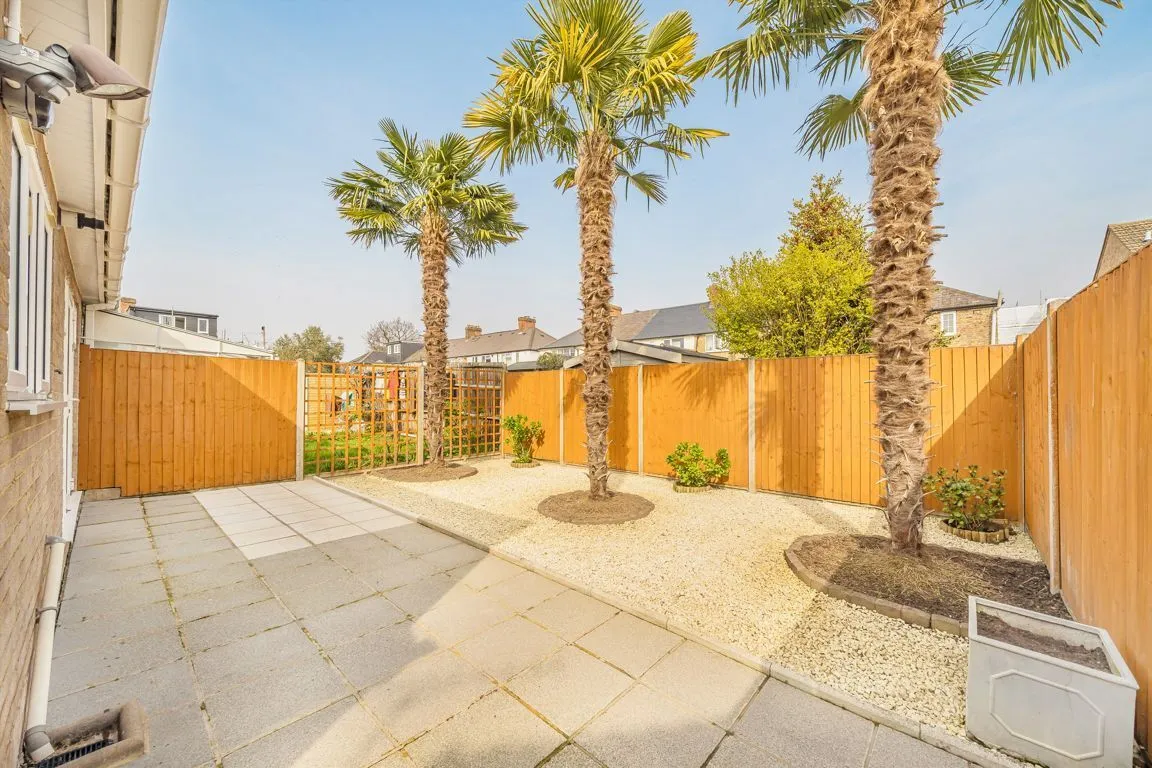 Hawthorn Close, TW12, photo 6
