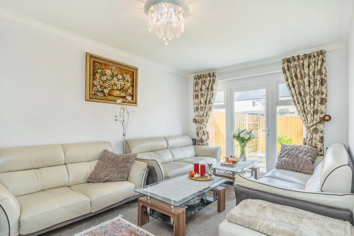Hawthorn Close, TW12, photo 3