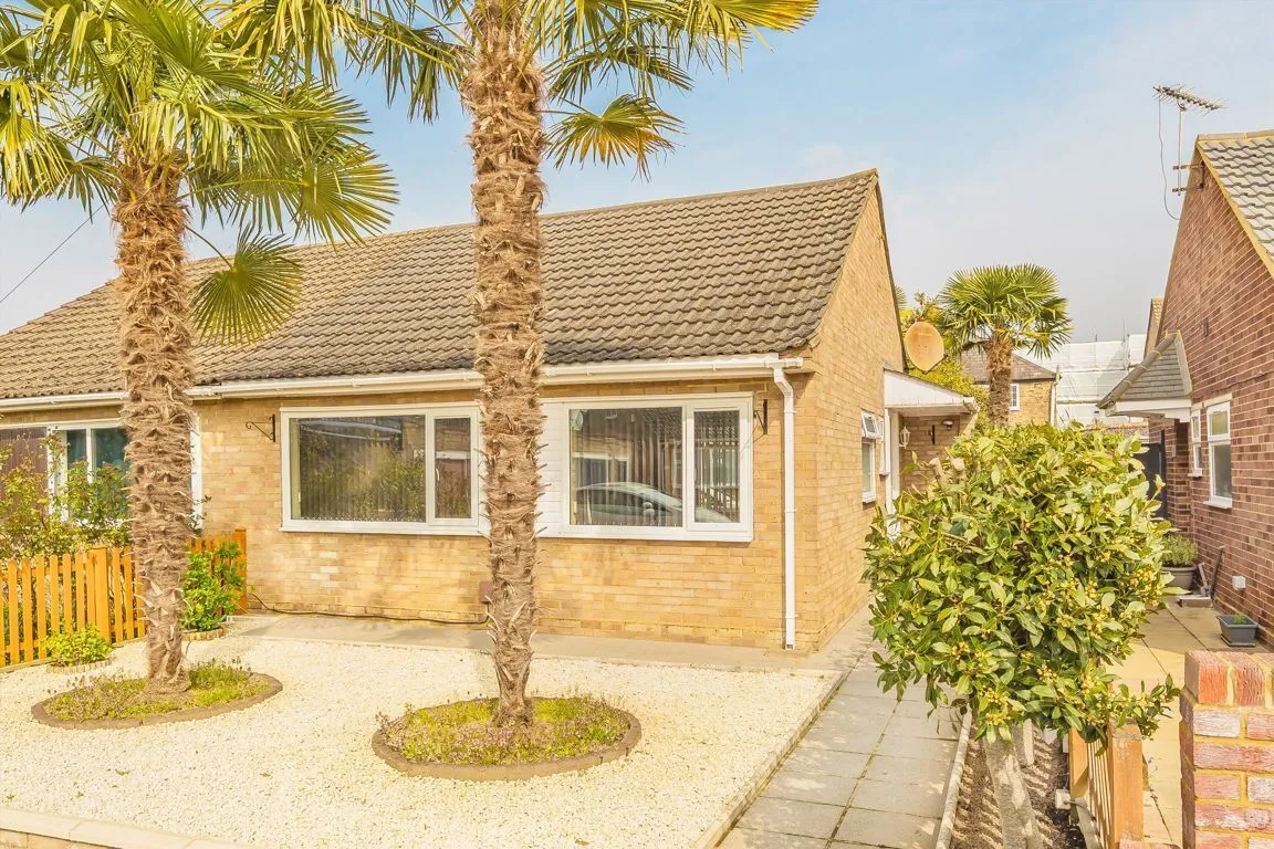 2 bed house for sale, Hawthorn Close, TW12