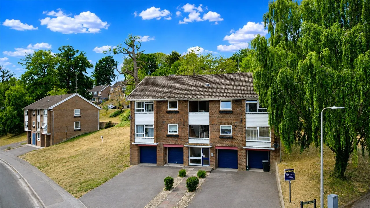 2 bed flat for sale, Starlings Drive, Tilehurst, RG31