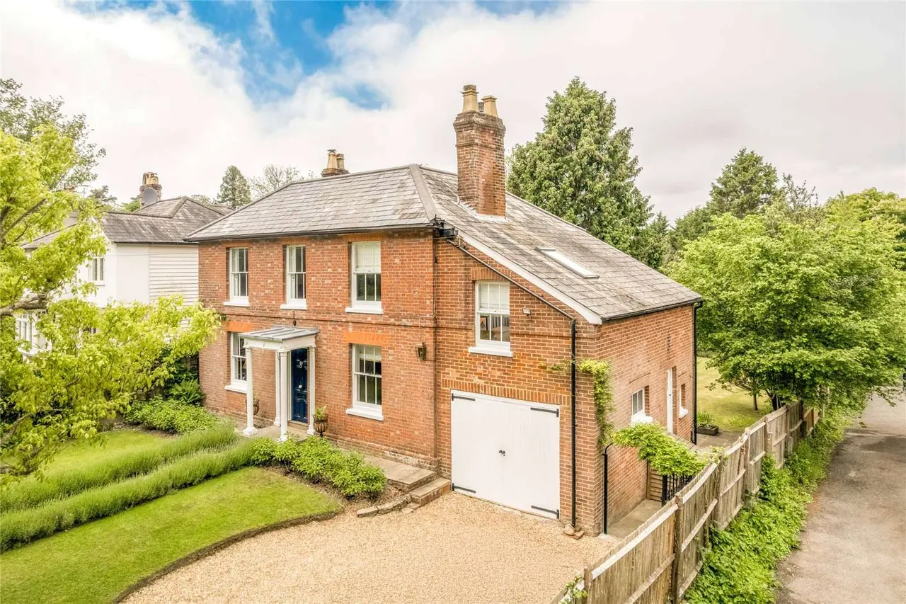 4 bed house for sale — High Street, Hawkhurst, Cranbrook, Kent, TN18 4JS