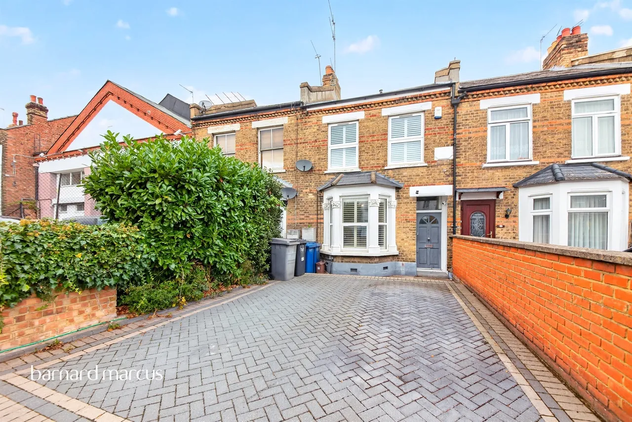 2 bed flat for sale, Stanhope Road, London, N12
