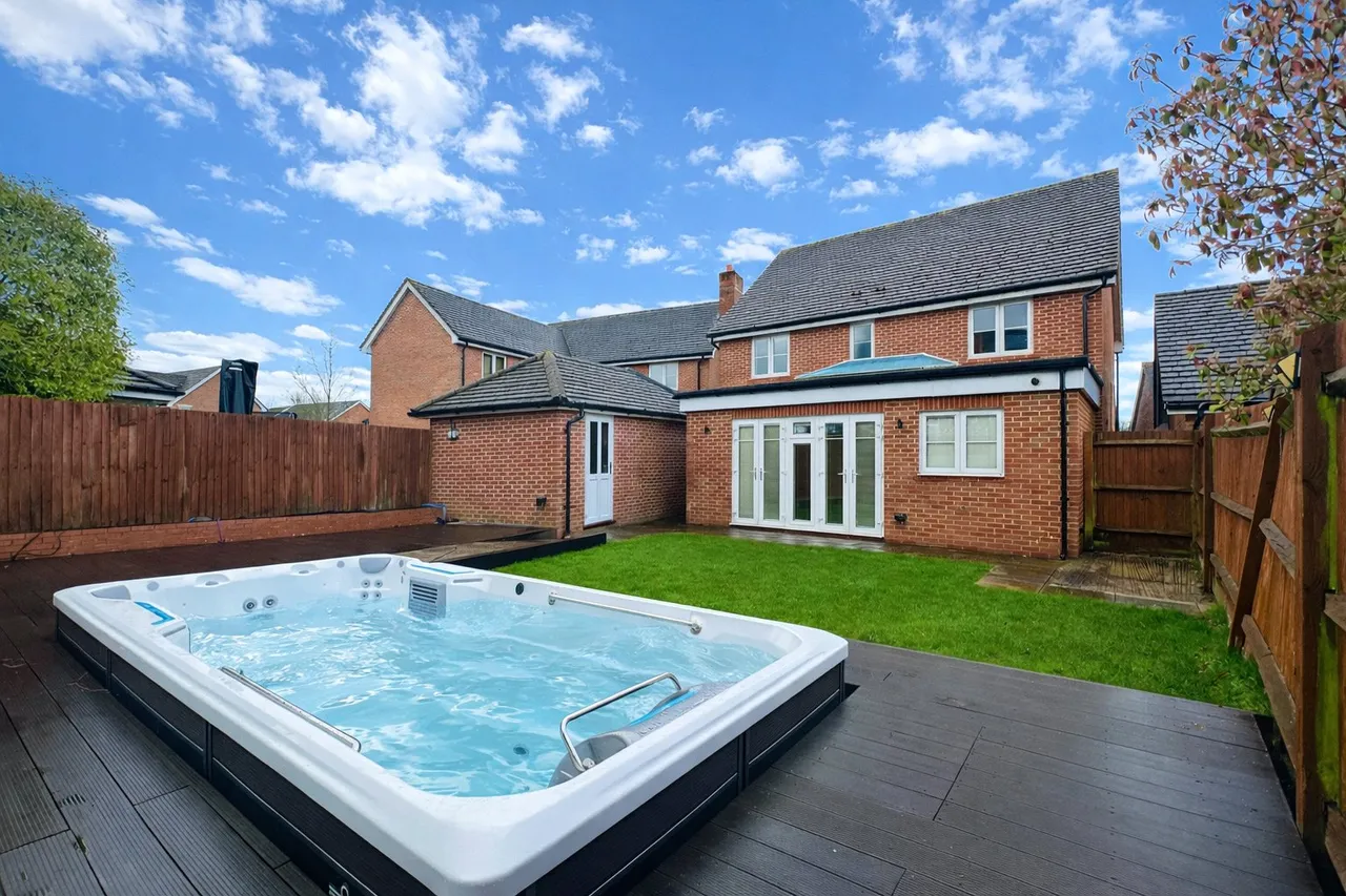 Thapa Close, Church Crookham, Fleet, Hampshire, GU52 8AS, photo 5