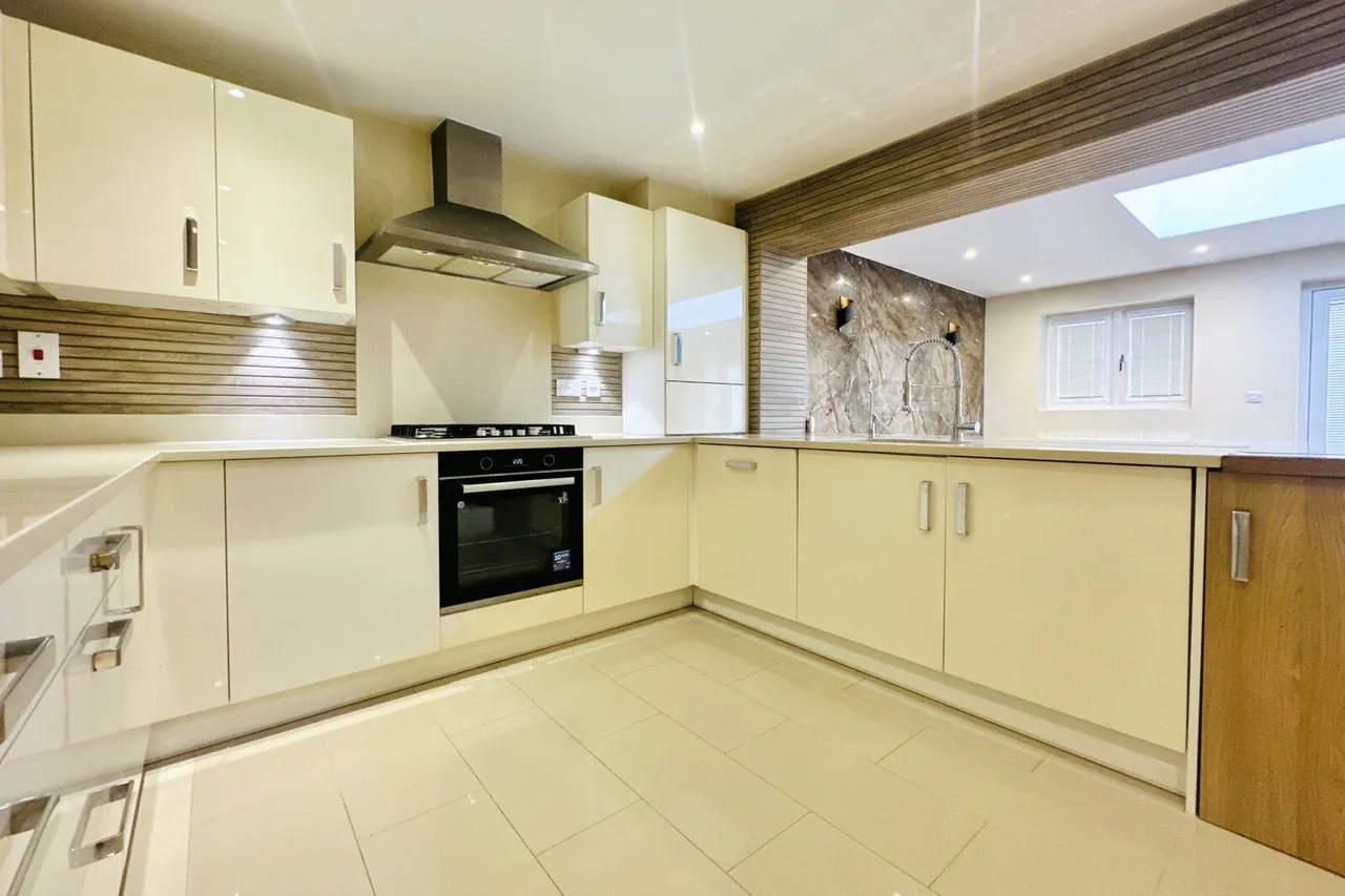 Thapa Close, Church Crookham, Fleet, Hampshire, GU52 8AS, photo 4