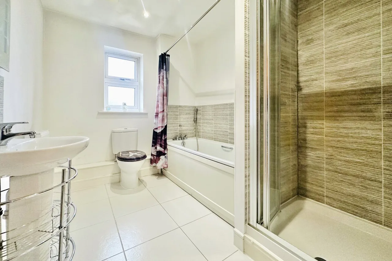 Thapa Close, Church Crookham, Fleet, Hampshire, GU52 8AS, photo 6