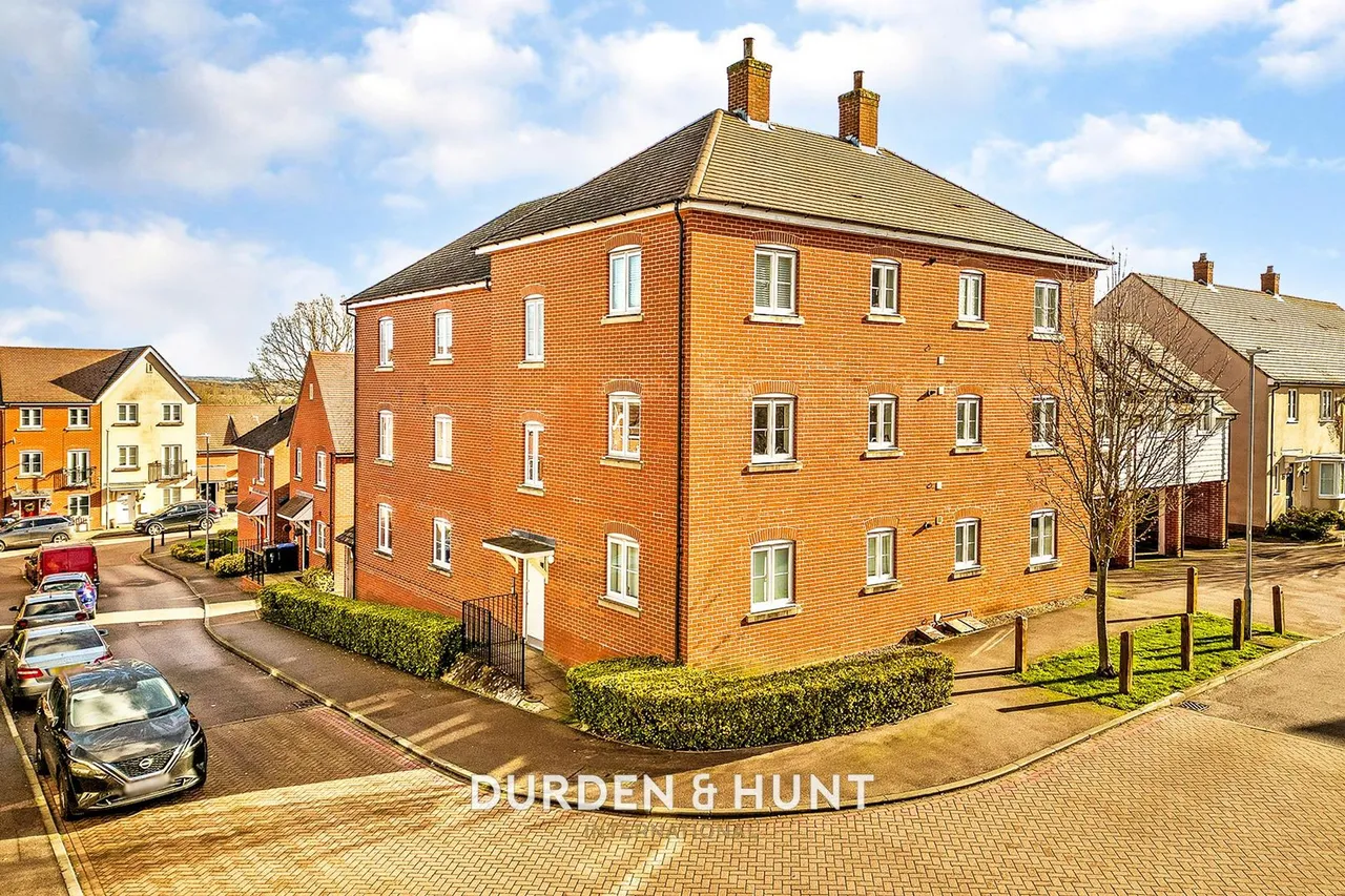 2 bed flat for sale, Abbess Terrace, Loughton, IG10