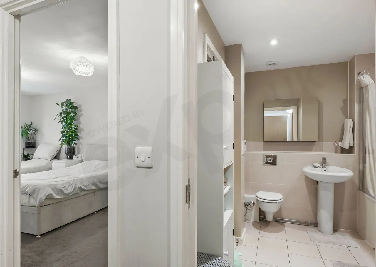 1 bed flat for sale, Peacock Close, Millbrook Park, NW7
