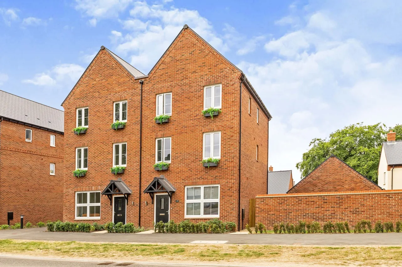 5 bed house for sale — Camp Road, Upper Heyford, Bicester, OX25