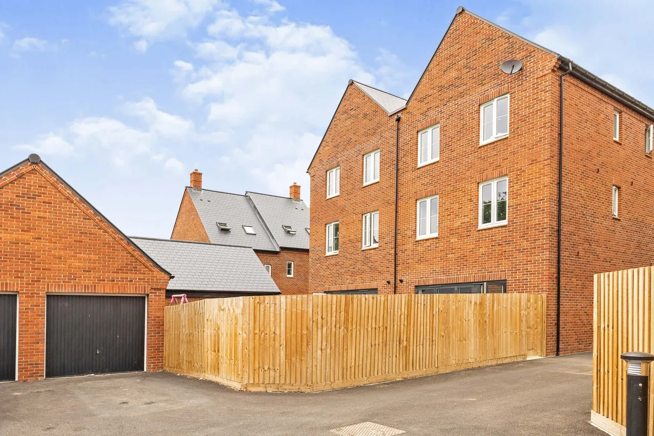 Camp Road, Upper Heyford, Bicester, OX25, photo 2
