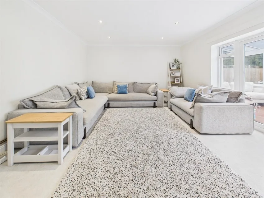 Homecroft Drive, Uckington, photo 18