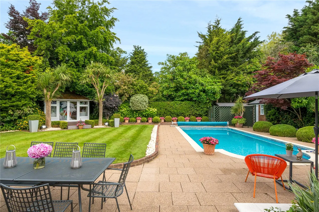 4 bed house for sale — Barnet Road, Arkley, Hertfordshire, EN5 3LJ