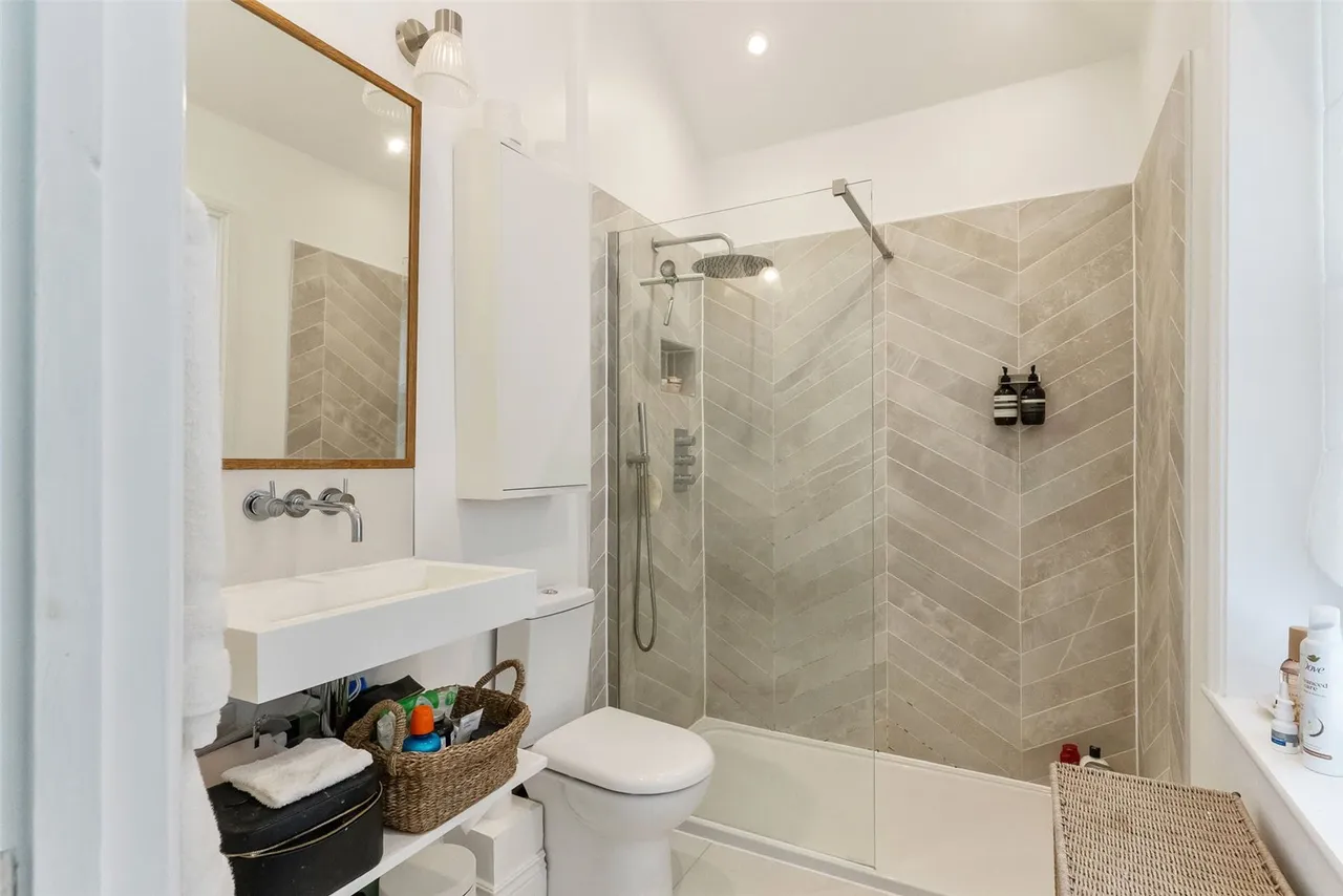 Halliford Road, Sunbury, TW16 6DR, photo 9