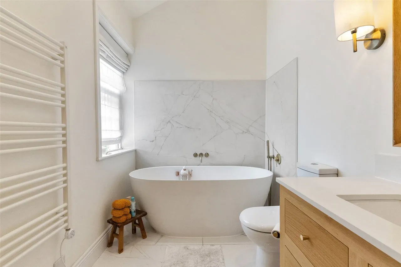 Halliford Road, Sunbury, TW16 6DR, photo 11