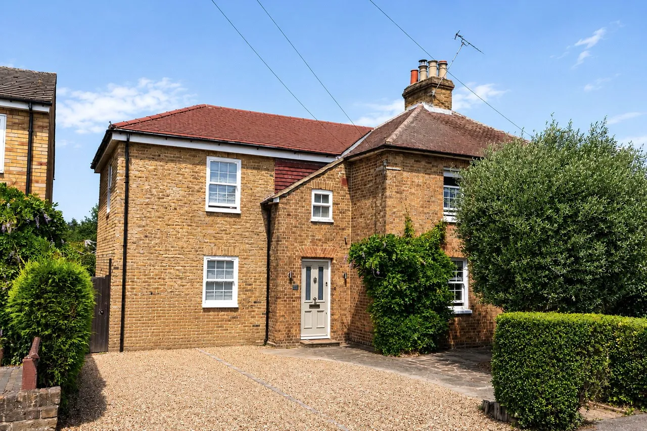 4 bed house for sale — Halliford Road, Sunbury, TW16 6DR