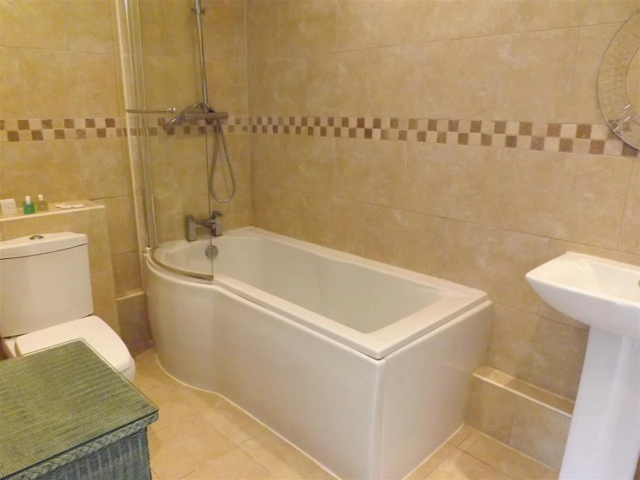 Fully furnished property, Denbigh, LL16, photo 3