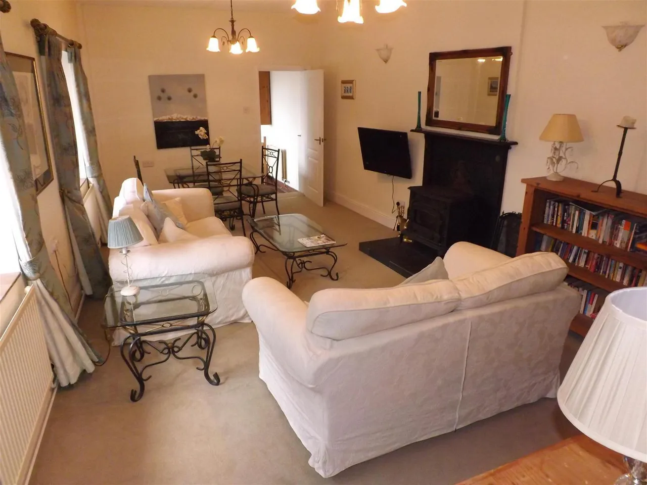 Fully furnished property, Denbigh, LL16, photo 7