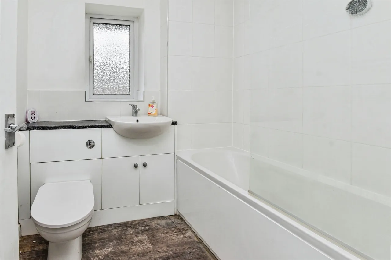 Bright Close, Chippenham, SN15, photo 16