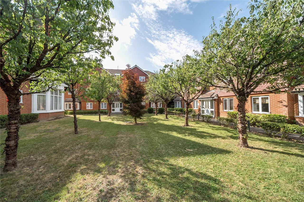 Springview, 1 Knotley Way, West Wickham, BR4, photo 5