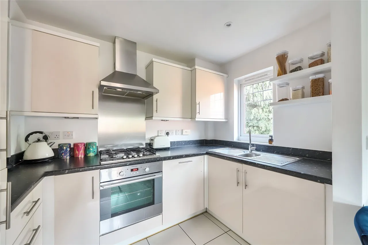 Springview, 1 Knotley Way, West Wickham, BR4, photo 4