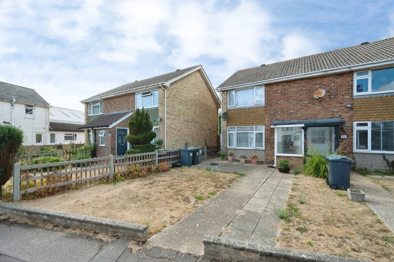 2 bed house for sale, Elm Grove, Hayling Island, PO11