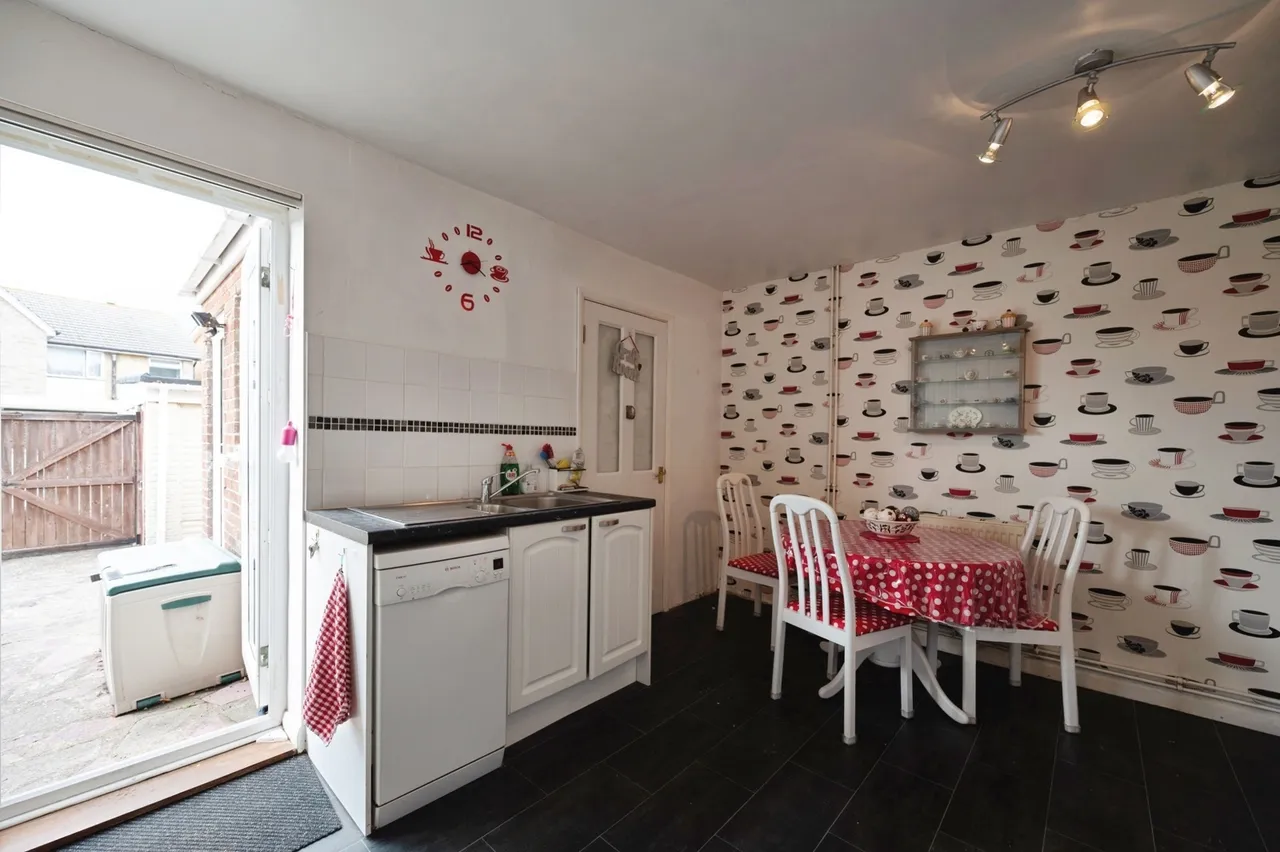 Elm Grove, Hayling Island, PO11, photo 5