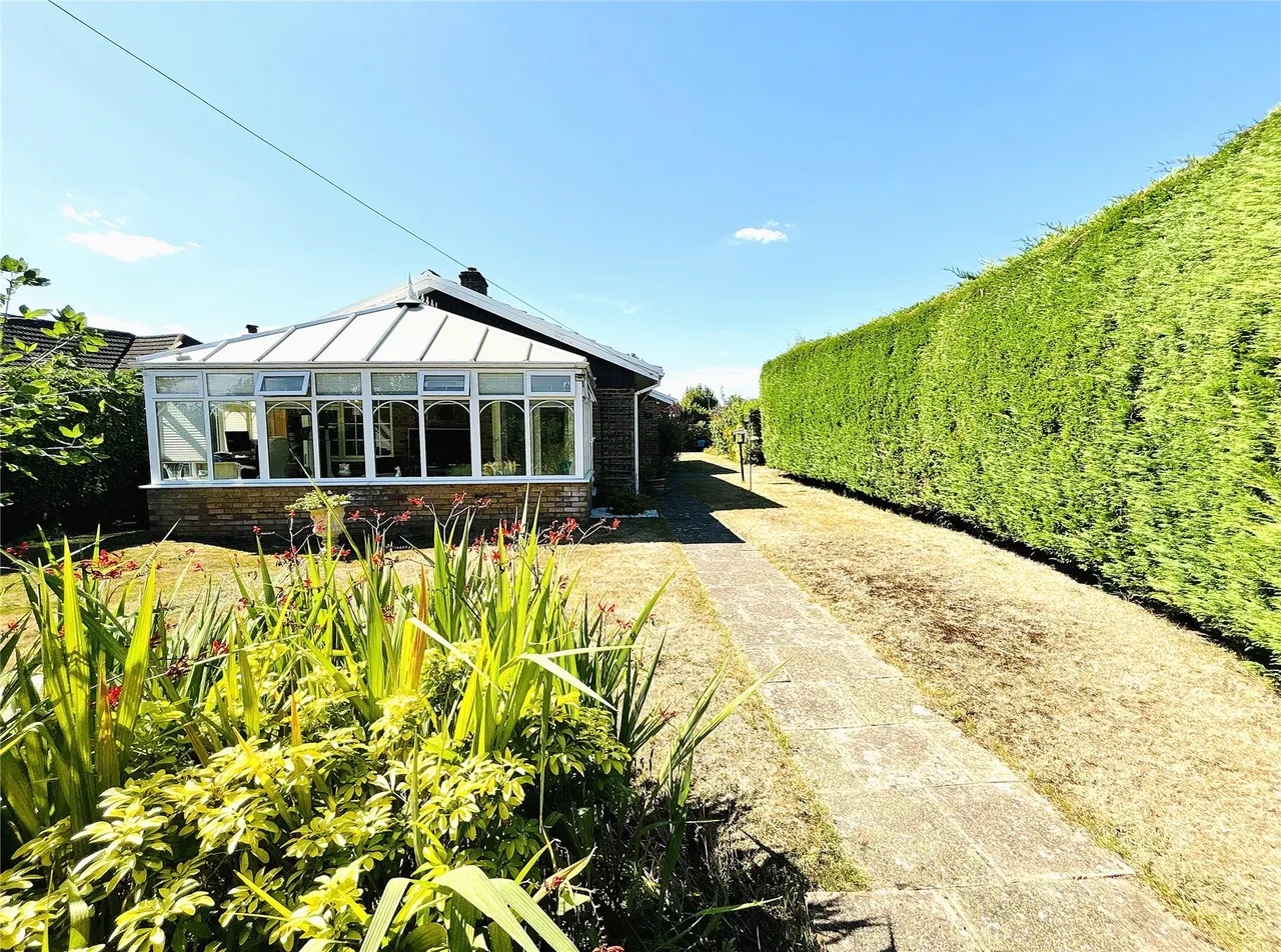Commonfields, West End, GU24, photo 2