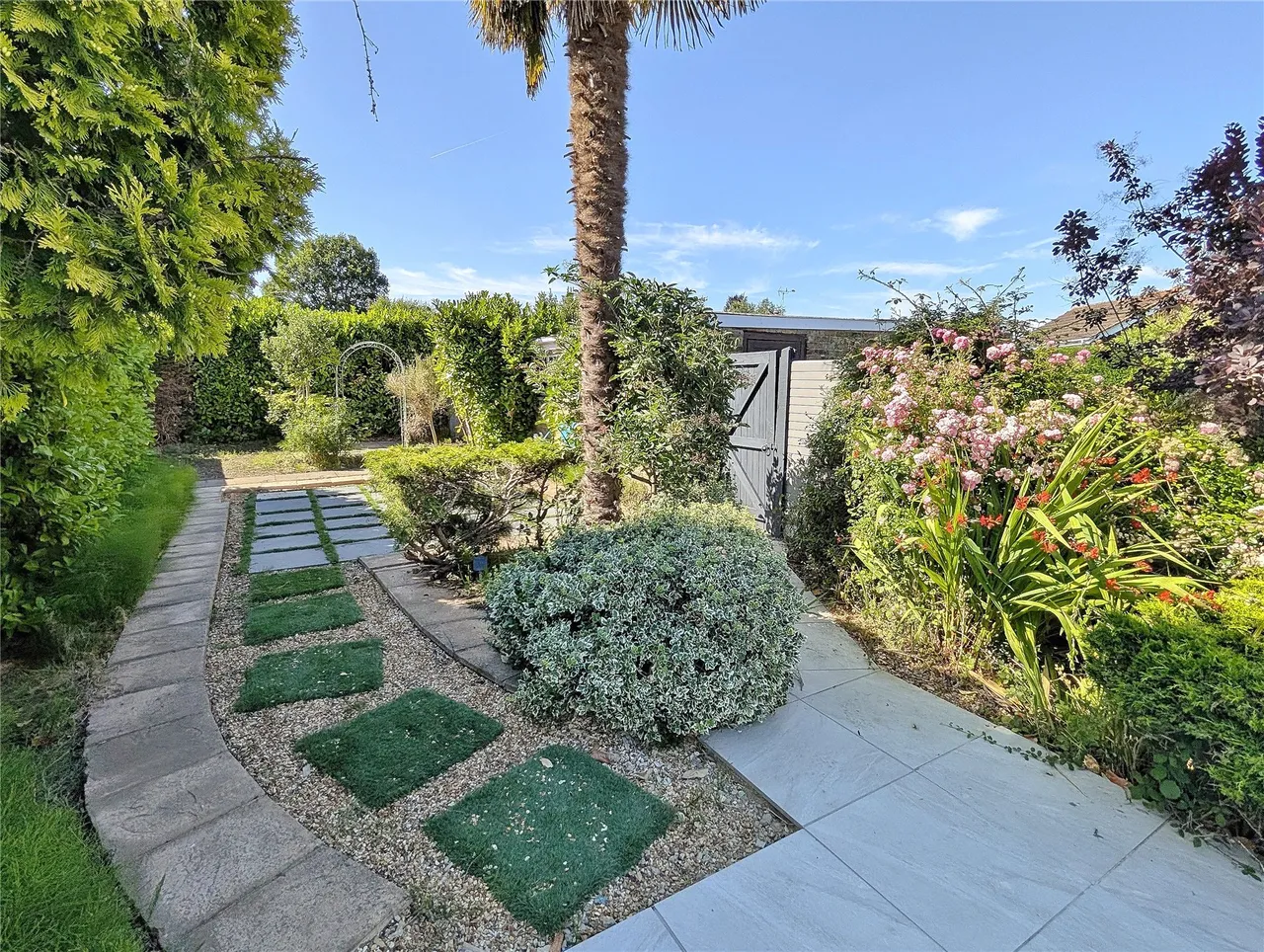 Commonfields, West End, GU24, photo 15