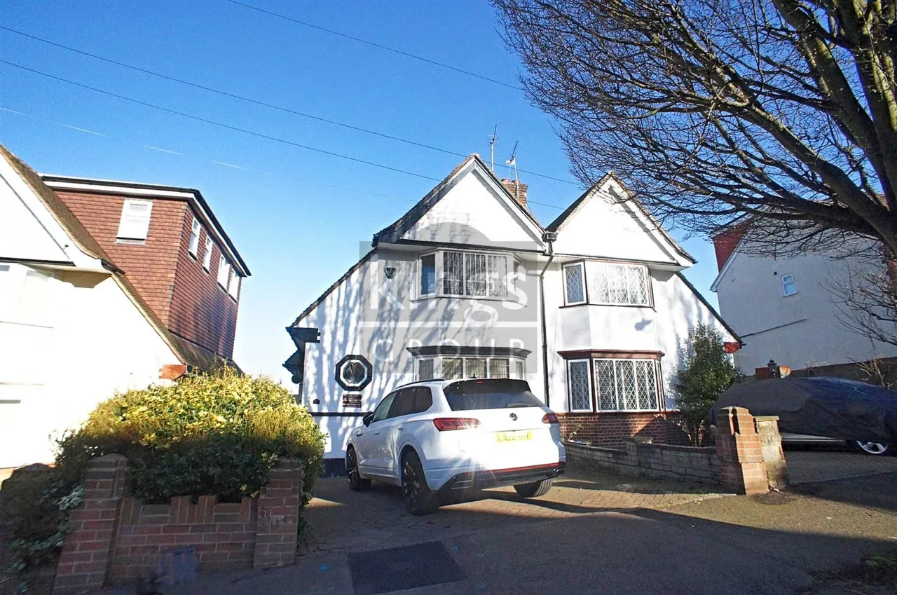 2 bed house for sale, Heriot Avenue, London
