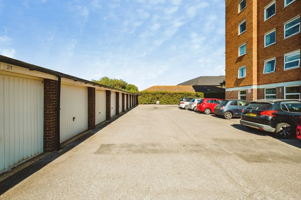Brighton Road, Lancing, BN15, photo 16