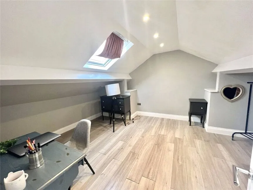 Red Lion Court, 105A Vicarage Road, Hertfordshire, WD18, photo 5