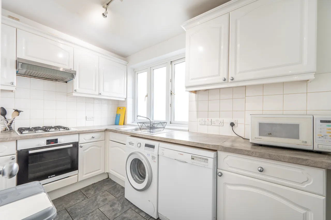 5 Clarendon Mews, London, photo 4