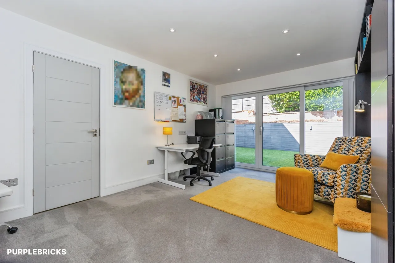 Ashworth Close, Bowdon, WA14, photo 25