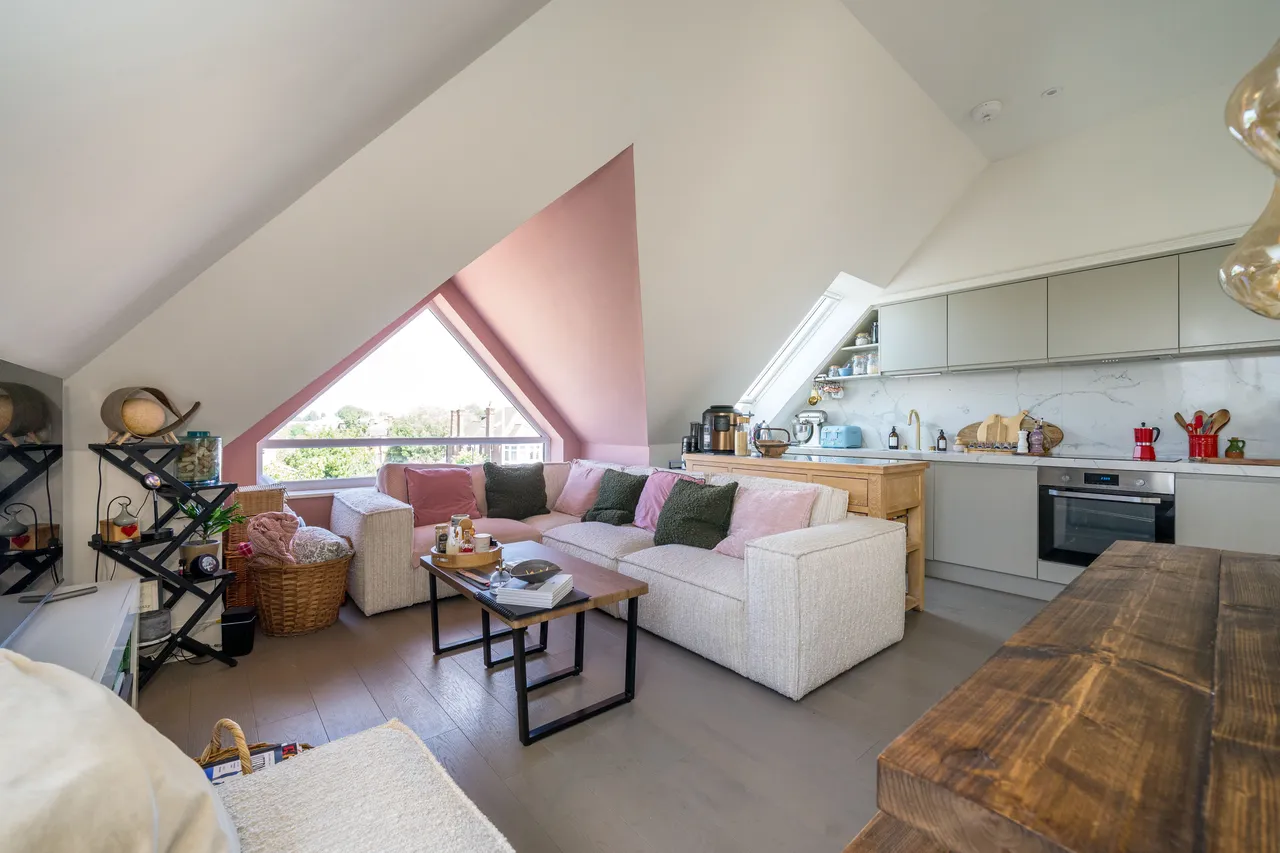 Gunnersbury Avenue, Ealing, W5, photo 2