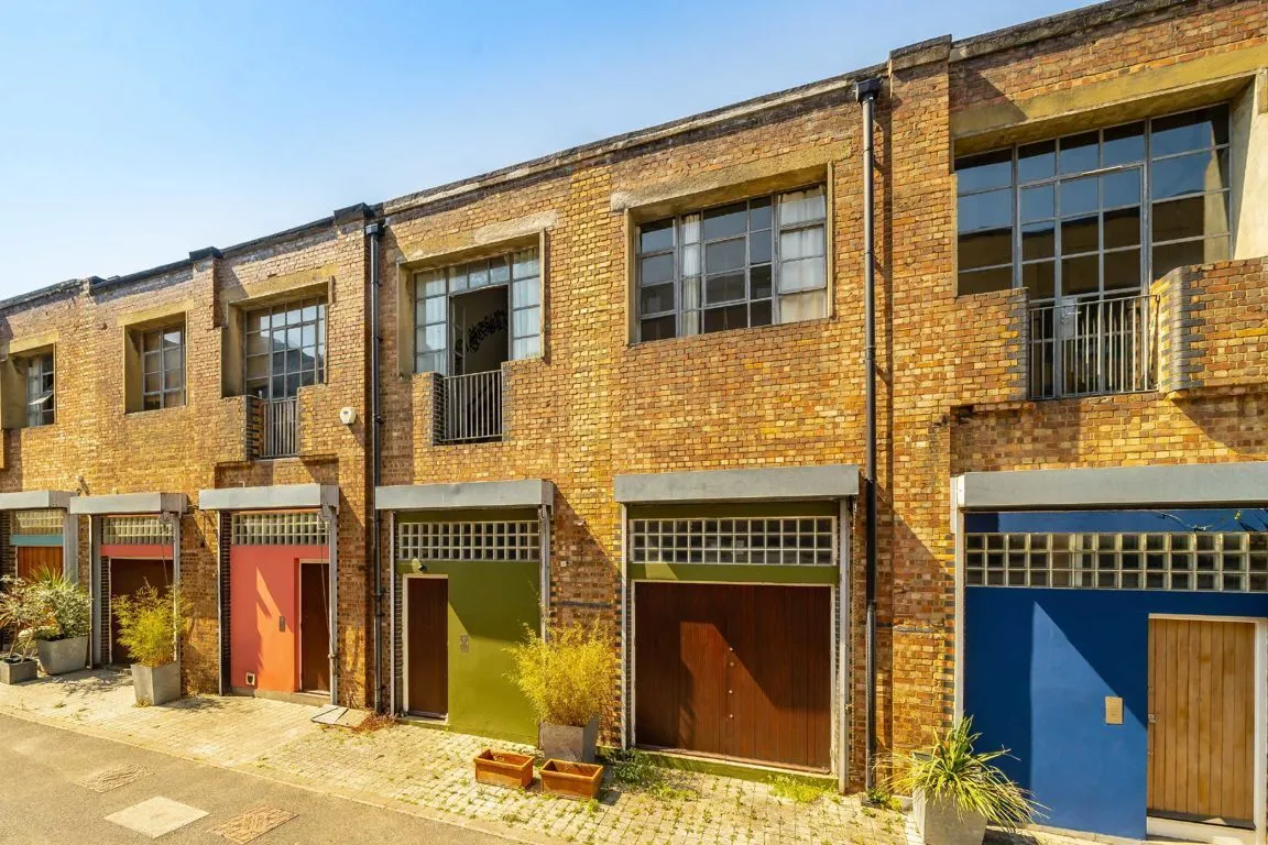 4 bed property for sale, Blenheim Gardens, SW2