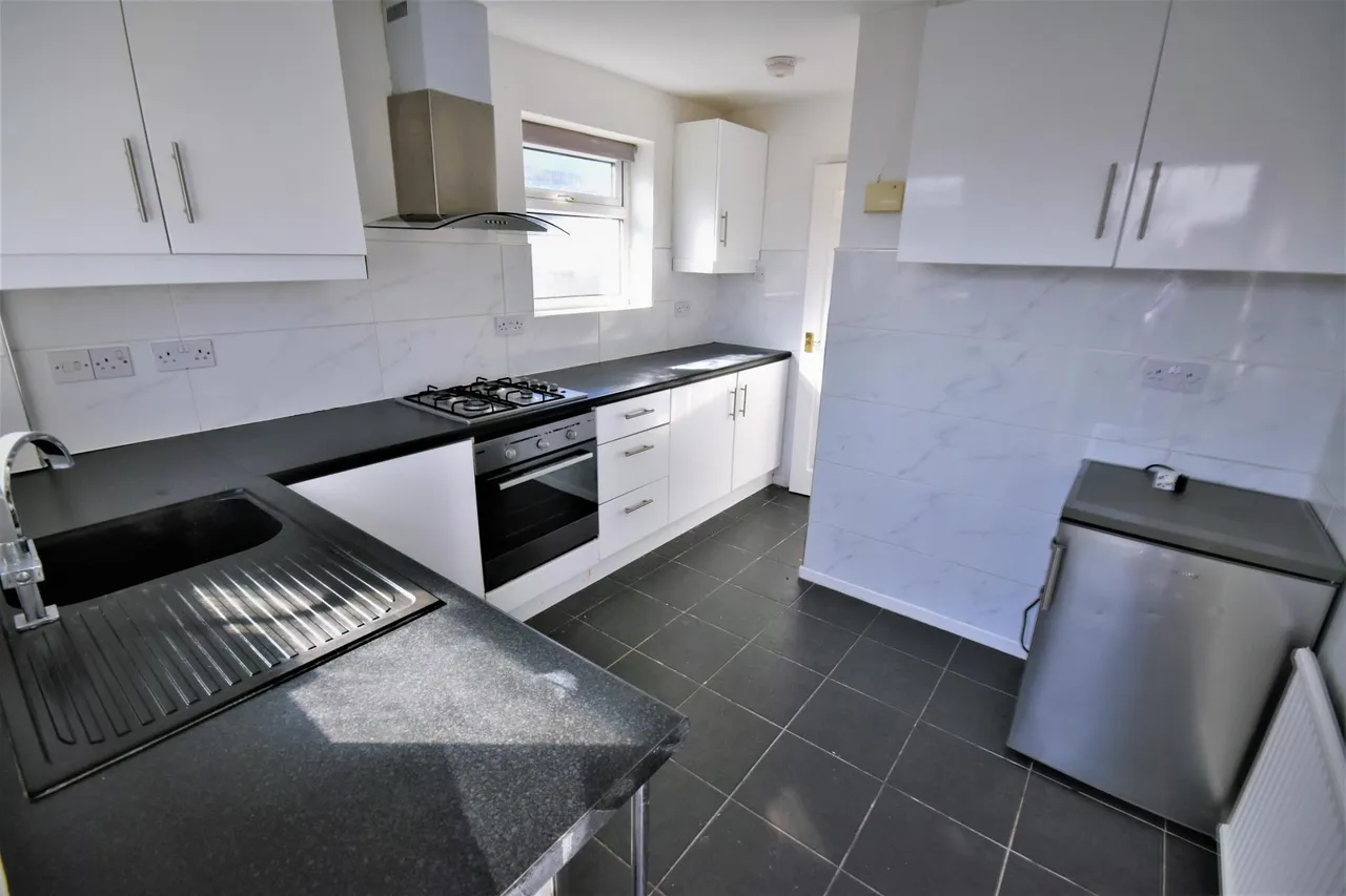Oakfield, Wrexham, LL13, photo 3