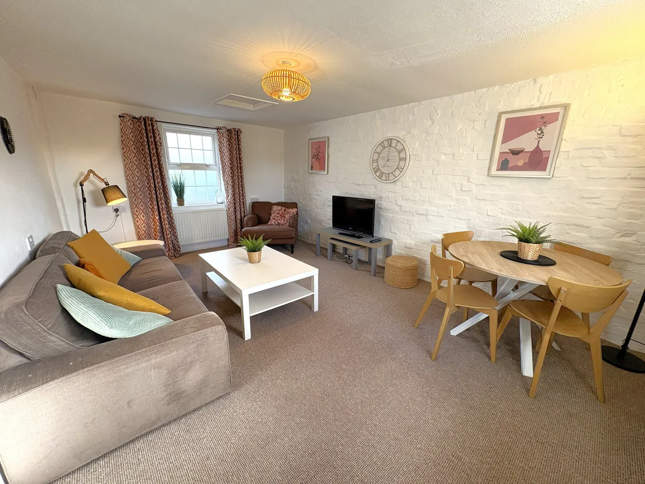 Queens Square, Cullompton, EX15, photo 2