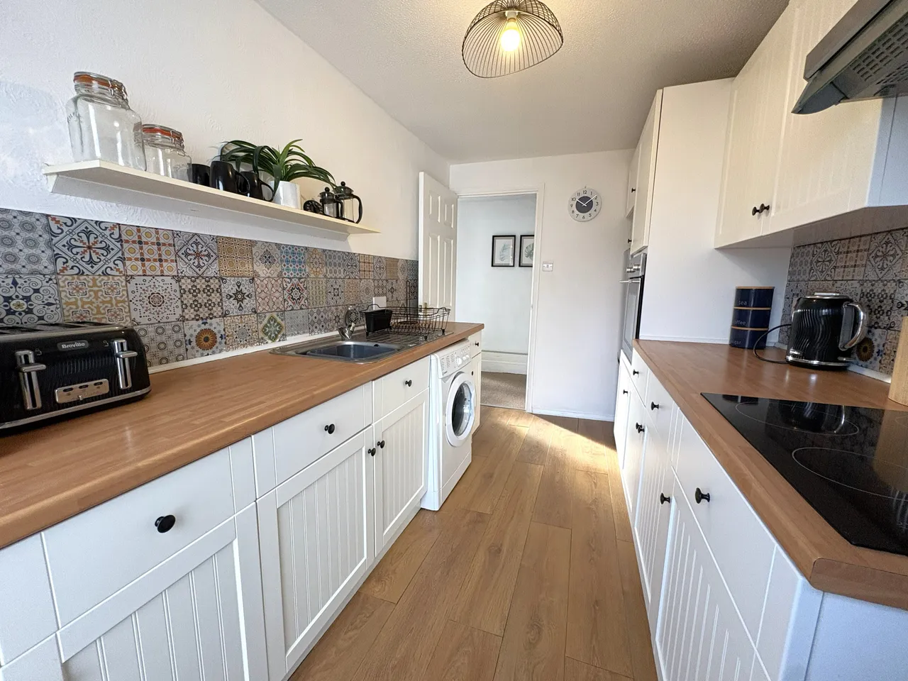 2 bed flat to rent, Queens Square, Cullompton, EX15