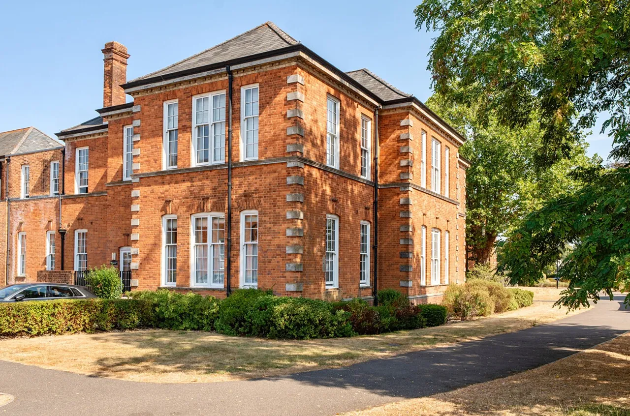 2 bed property for sale, Longley Road, Chichester, PO19
